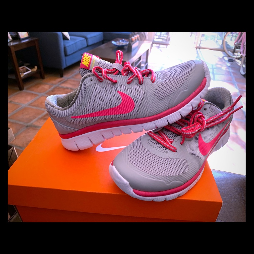 Nike Flex 2015 4.5Y Women’s 5